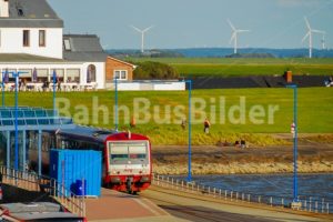 Triebwagen der NEG im Fährbahnhof Dagebüll Mole in Schleswig-Holstein - BahnBusBilder