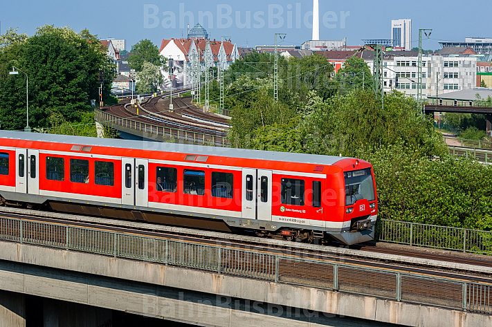 S-Bahn in Altona Nord in Hamburg