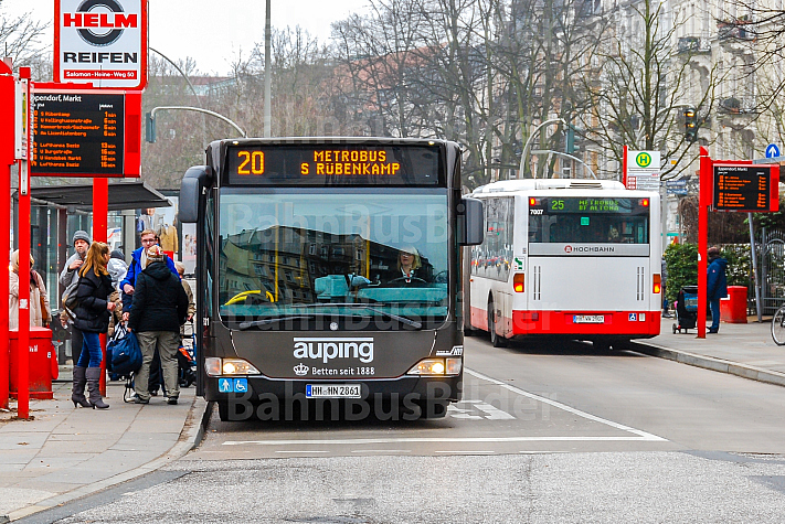 Bus-Verkehrsknoten Eppendorfer Markt in Hamburg